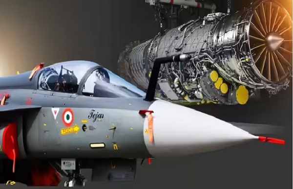 एलसीए तेजस और अमेरिकी इंजन (फाइल फोटो) एलसीए तेजस और अमेरिकी इंजन (फाइल फोटो)