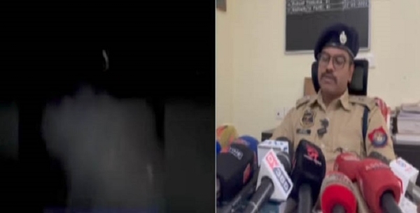 असमः प्रतिबंधित संगठन उल्फा (स्वाधीन) प्रमुख परेश बरुवा के आवास पर कथित गोलीबारी पर स्पष्टीकरण देते असम पुलिस के अधिकारी। असमः प्रतिबंधित संगठन उल्फा (स्वाधीन) प्रमुख परेश बरुवा के आवास पर कथित गोलीबारी पर स्पष्टीकरण देते असम पुलिस के अधिकारी।