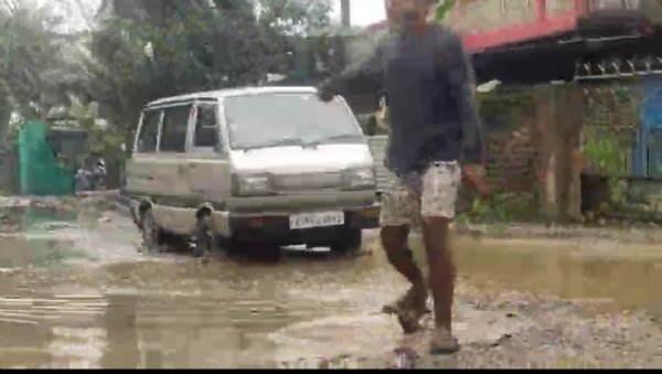 শিৱসাগৰ নাজিৰাৰ ৰাষ্টা শোচনীয় শিৱসাগৰ নাজিৰাৰ ৰাষ্টা শোচনীয়