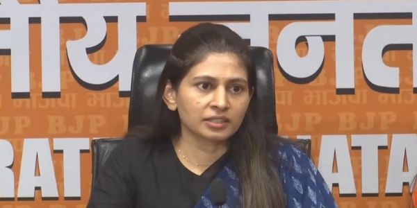 নাৰী শক্তি বন্দন আইনখনে গণতন্ত্ৰত মহিলাৰ অৱদান বৃদ্ধি কৰিবঃ ৰক্ষা খাদছে