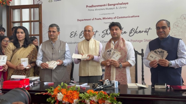 प्रधानमंत्री संग्रहालय में अंबेडकर जयंती पर संविधान, बाबा साहेब और प्रधानमंत्री कार्यालय से जुड़े विशेष पोस्टकार्ड्स का लोकार्पण करते हुए केंद्रीय संचार मंत्री ज्योतिरादित्य सिंधिया। प्रधानमंत्री संग्रहालय में अंबेडकर जयंती पर संविधान, बाबा साहेब और प्रधानमंत्री कार्यालय से जुड़े विशेष पोस्टकार्ड्स का लोकार्पण करते हुए केंद्रीय संचार मंत्री ज्योतिरादित्य सिंधिया।