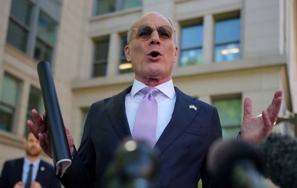 अमेरिका में इजराइल के राजदूत येचिएल लेइटर, बैटक के बाद मीडिया से बात करते हुए