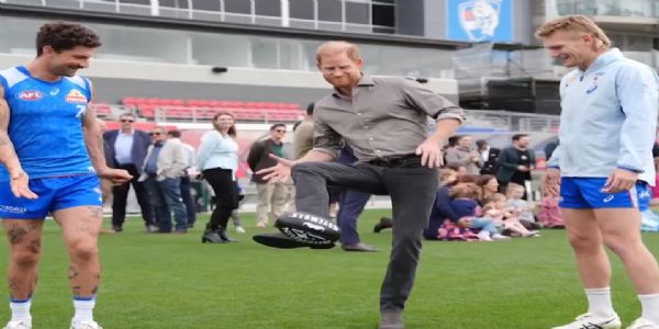 ৱেষ্টাৰ্ণ বুলডগছৰ প্ৰশিক্ষণ খেলপথাৰত পিতৃত্বৰ প্ৰত্যাহ্বানসমূহৰ বিষয়ে ভাগ-বতৰা কৰিছে ৰাজকুমাৰ হেৰীয়ে