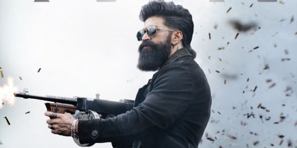 ‘টক্সিক’ক পৰম্পৰাগত গেংষ্টাৰ ছবিৰ পৰা সম্পূৰ্ণ বিচ্যুতি বুলি অভিহিত যশৰ