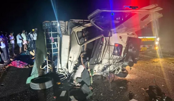 कर्नुल में भीषण सड़क हादसा, कर्नाटक के आठ श्रद्धालुओं की मौत