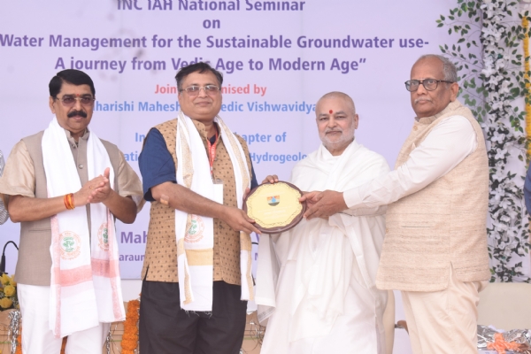 आई आई टी खड़गपुर के प्रोफेसर अभिजीत मुखर्जी