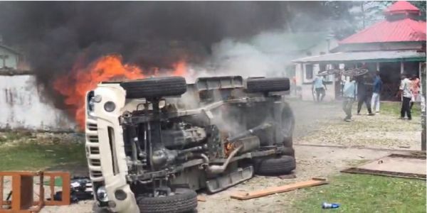 চিৰাং জিলাৰ ৰুণীখাতা ফৰেষ্ট ৰেঞ্জ কাৰ্যালয়ত একাংশ আদিবাসী জনতাৰ আক্ৰমণ