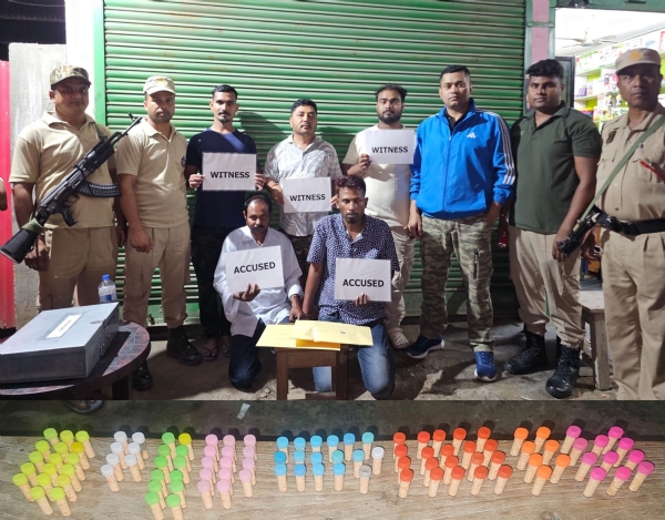 আৰক্ষীয়ে অভিযানৰ সময়ত জব্দ কৰা সন্দেহজনক ব্ৰাউন চুগাৰ ,গ্ৰেপ্তাৰ দুজন ড্ৰাগছ সৰবৰাহকাৰীক