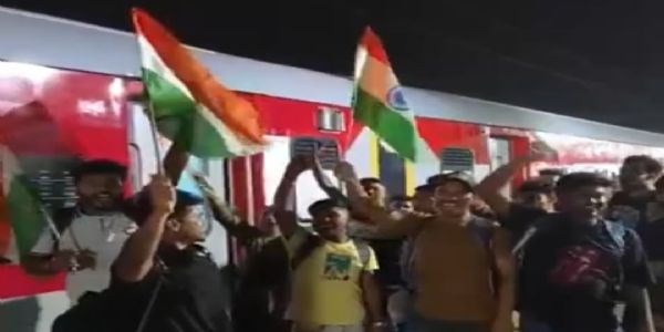 চুৰটৰ পৰা বংগলৈ ‘ভোটাৰ স্পেচিয়েল’ ৰে’লঃ মমতা বেনাৰ্জীক প্ৰত্যাহ্বান জনোৱাৰ বাবে বিজেপিৰ অনন্য কৌশল