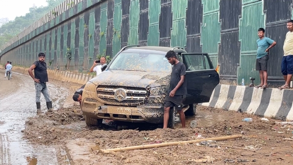 নিশাৰ মূষলধাৰ বৰষুণৰ পিছতে পুৱা যোৰাবাটত অবৰ্ণনীয় পৰিৱেশ