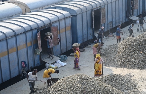 উত্তৰ পূৱ সীমান্ত ৰেলৱেৰ কাৰ্গো অপাৰেচন