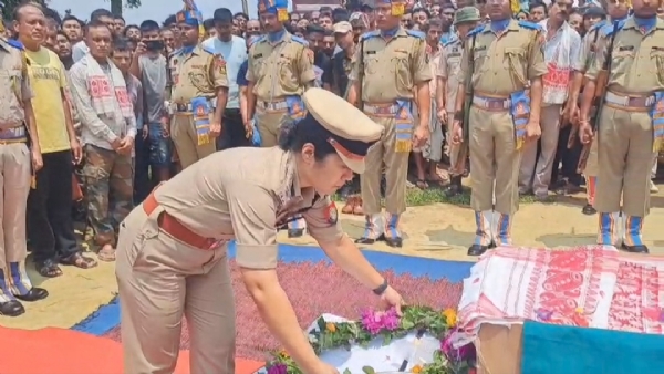 সুদুৰ লাডাখত বি এছ এফৰ জোৱান ৰমেন বৰুৱাই কৰ্মৰত অৱস্থাতে মৃত্যু বৰণ কৰাৰ খবৰ পোৱাৰ লগে লগে তেওঁ জন্মস্থান ১নং চিন্তামণিগড় গাঁৱত এক শোকাকুল পৰিবেশ