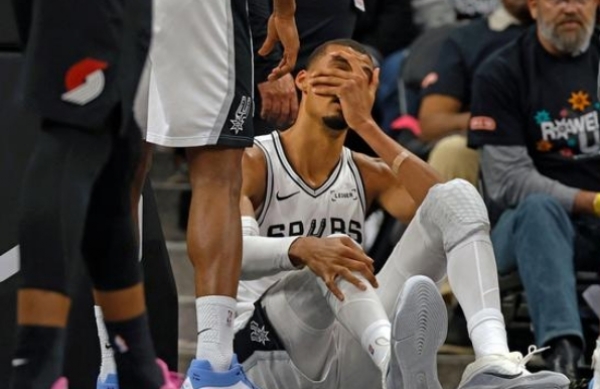 सैन एंटोनियो स्पर्स के स्टार खिलाड़ी विक्टर वेम्बन्यामा