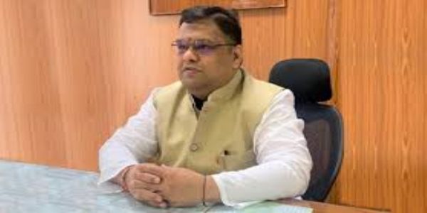 ব্যক্তিগত প্ৰকাশকৰ পৰা গ্ৰন্থ ক্ৰয় কৰিবলৈ হেঁচা দিয়াৰ অভিযোগত ৰাজ্যসমূহলৈ এন এইচ আৰ চিৰ জাননী জাৰি