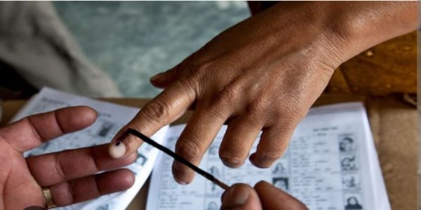 (লীড) পশ্চিম বংগৰ প্ৰথম পৰ্যায় আৰু তামিলনাডুৰ সকলো বিধানসভাৰ আসনত ব্যাপক ভোটদান