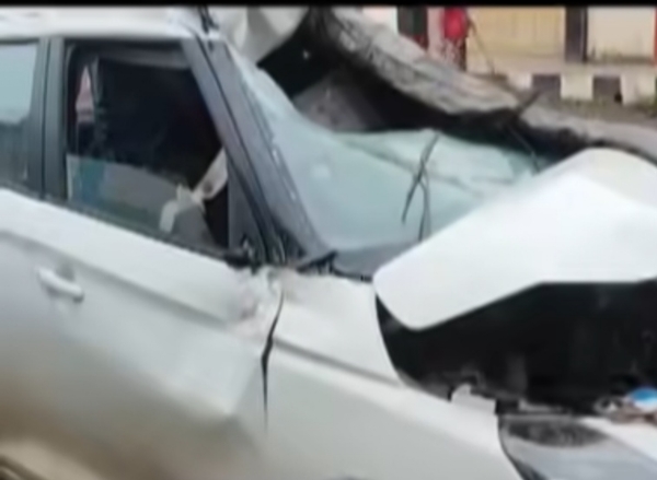 सड़क हादसे में तीन युवती की मौत