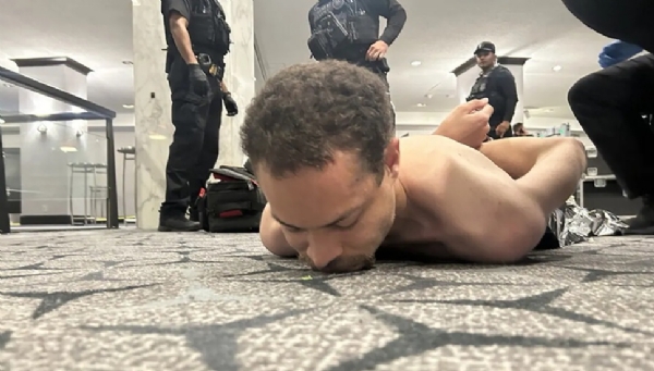 राष्ट्रपति ट्रंप ने संदिग्ध का फोटो सोशल ट्रुथ पोस्ट में दिखाया है। इस व्यक्ति की पहचान हो गई है।