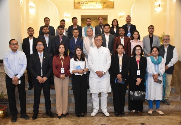 नेपाली मीडिया प्रतिनिधिमण्डल से मिलते यूपी विस अध्यक्ष सतीश महाना