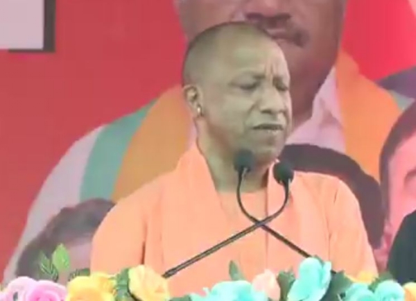 हुगली में चुनावी सभा को संबोधित कर रहे यूपी के सीएम योगी आदित्यनाथ