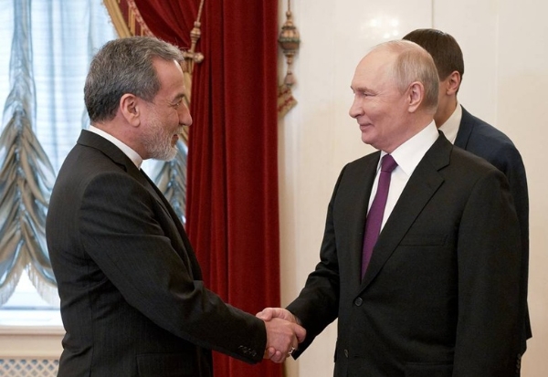 सेंट पीटर्सबर्ग में 27 अप्रैल को ईरान के विदेशमंत्री अब्बास अराघची और रूस के राष्ट्रपति व्लादिमीर पुतिन। फोटो - तास