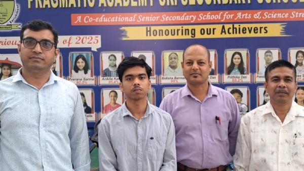 এশ শতাংশ উত্তীৰ্ণৰে উজলি উঠা ৰঙিয়াৰ প্ৰাগমেটিক চিনিয়ৰ ছেকেণ্ডাৰী স্কুলৰ ছবি।