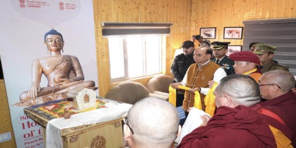 বিশেষ বিমানেৰে লেহত উপস্থিত ভগৱান বুদ্ধৰ পবিত্ৰ অৱশেষ; বুদ্ধ পূৰ্ণিমা কাৰ্যসূচীত অংশগ্ৰহণ কৰিব গৃহমন্ত্ৰী