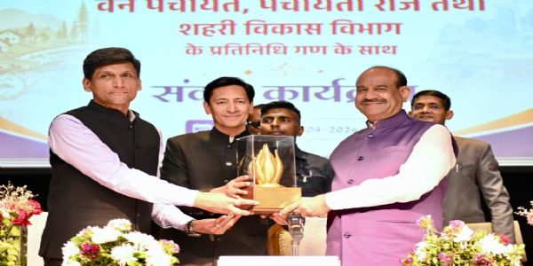 জলবায়ু পৰিৱৰ্তনৰ বিৰুদ্ধে যুঁজিবলৈ পৰিৱেশ অনুকূল জীৱনশৈলী অতি প্ৰয়োজনীয়: ওম বিৰলা