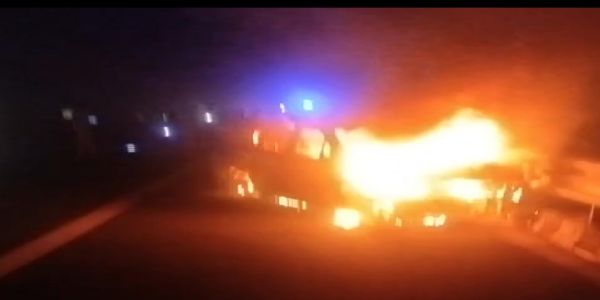 আলৱাৰৰ এক্সপ্ৰেছৱেত এখন চলন্ত গাড়ীত অগ্নিকাণ্ড, ৫ জন লোক জীৱন্তে ভষ্মীভূত