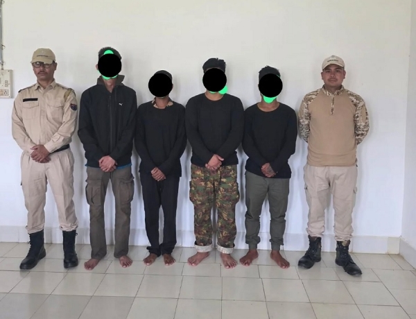 मणिपुर में गिरफ्तार चार उग्रवादियों की तस्वीर मणिपुर में गिरफ्तार चार उग्रवादियों की तस्वीर