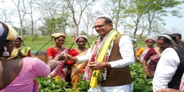 প্ৰিয়ংকা গান্ধীৰ অসম ভ্ৰমণৰ পিছতে কংগ্ৰেছত আতংকৰ পৰিৱেশ : শিৱৰাজ সিং চৌহান