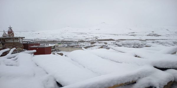 নেপালৰ বিখ্যাত ধৰ্মীয় স্থান মুক্তিনাথ মন্দিৰ আৰু ইয়াৰ আশে-পাশে প্ৰচণ্ড বৰফ