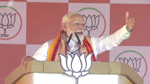 प्रधानमंत्री नरेन्द्र मोदी सोमवार को असम के होजाई में चुनावी जनसभा को संबोधित करते हुए प्रधानमंत्री नरेन्द्र मोदी सोमवार को असम के होजाई में चुनावी जनसभा को संबोधित करते हुए