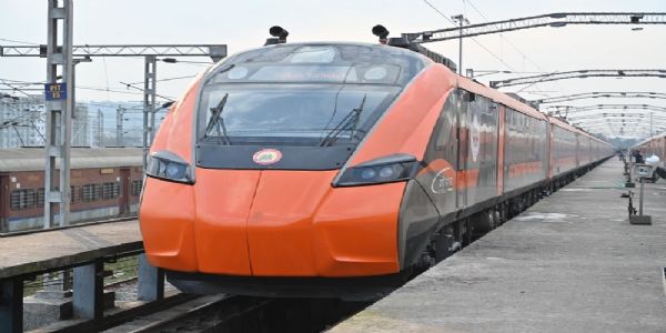 বন্দে ভাৰত স্লীপাৰ এক্সপ্ৰেছৰ মেইন্টেনেন্স আৰু সুৰক্ষা উন্নত কৰাৰ বাবে নৱীন প্ৰযুক্তিগত সঁজুলিৰ বিকাশ