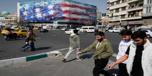 ট্ৰাম্পৰ ভাবুকিৰ ফলত আতংকিত ইৰাণৰ যুৱক-যুৱতীসকলক বিদ্যুৎ কেন্দ্ৰৰ চাৰিওফালে মানৱ শৃংখল গঠন কৰিবলৈ আহ্বান