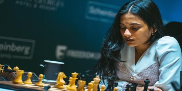 ফিডে কেণ্ডিডেটছ টুৰ্ণামেণ্ট ২০২৬: দিব্যা দেশমুখৰ আন্না মুজিচুকক পৰাস্ত কৰি যুটীয়া অগ্ৰগতি লাভ, প্ৰজ্ঞানানন্দ পৰাজিত