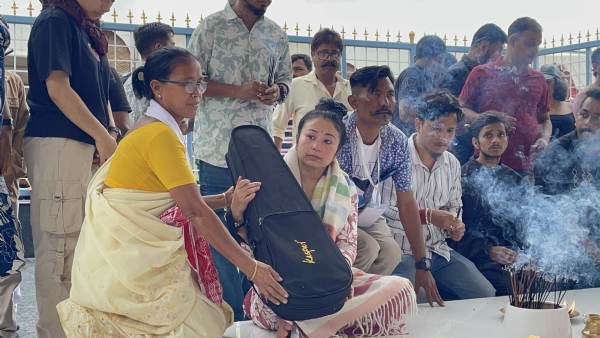 জুবিন ক্ষেত্ৰত উপস্থিত গৰিমা শইকীয়া গাৰ্গ