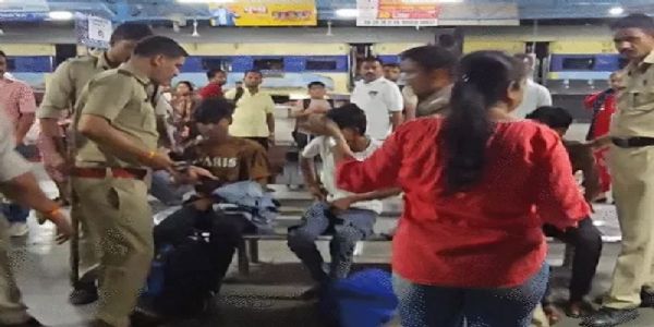মধ্যপ্ৰদেশৰ উজ্জয়িনী-নাগদা ষ্টেচনত উদ্ধাৰ ৰে’লযোগে আহমেদাবাদলৈ লৈ যোৱা ২৬টা শিশু উদ্ধাৰ; সৰবৰাহৰ আশংকা