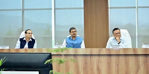 ৰেলৱে ব’ৰ্ডৰ সদস্য (আন্তঃগাঁথনি) ৰ দ্বাৰা উত্তৰ-পূব সীমান্ত ৰেলৱেত নিৰ্মাণাধীন প্ৰকল্প আৰু আন্তঃগাঁথনি উন্নয়নৰ পৰ্যালোচনা