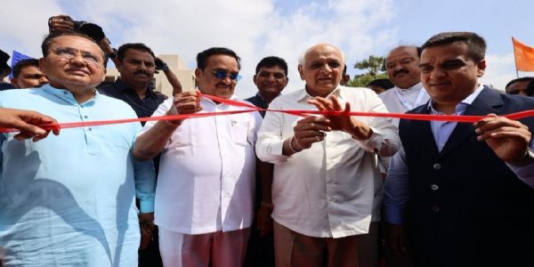 চুৰটত আৰম্ভ ভাইব্ৰেণ্ট গুজৰাট আঞ্চলিক সন্মিলন