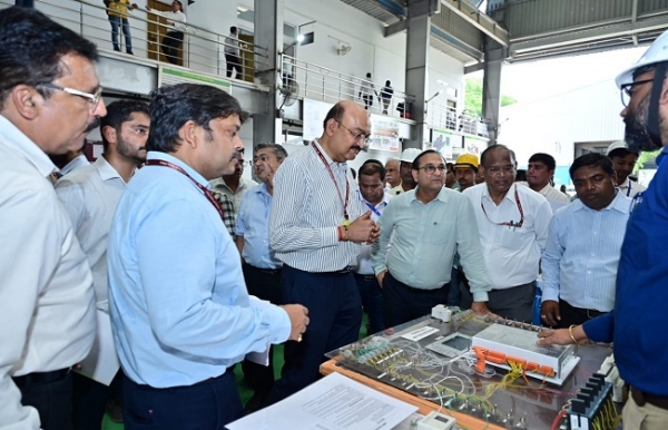ৰেলৱে ব’ৰ্ডৰ সদস্যৰ দ্বাৰা কামাখ্যা কোচিং ডিপো পৰিদৰ্শন
