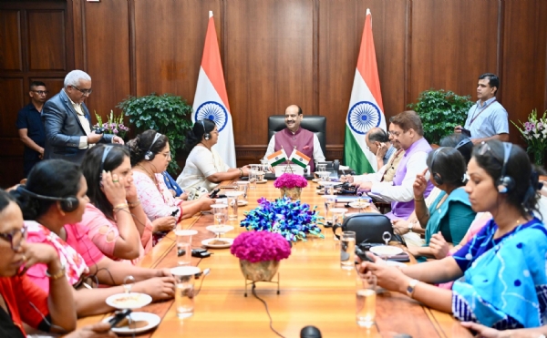 लोकसभा अध्यक्ष ओम बिरला सोमवार को श्रीलंका की महिला सांसदों के प्रतिनिधिमंडल के साथ