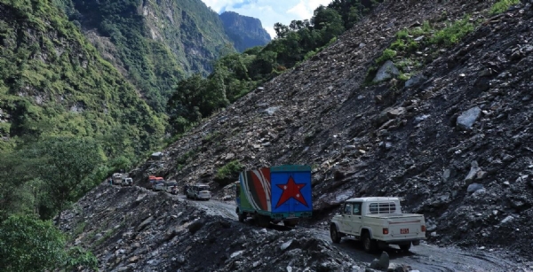 मुक्तिनाथ क्षेत्र को जोड़ने वाले सड़क पर भूस्खलन