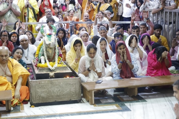 बाबा महाकाल की भस्म आरती में भारतीय महिला क्रिकेट टीम