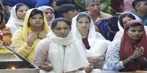টি-২০ বিশ্বকাপৰ পূৰ্বে মহাকালৰ আশীৰ্বাদ গ্ৰহণ ভাৰতীয় মহিলা ক্ৰিকেট দলৰ