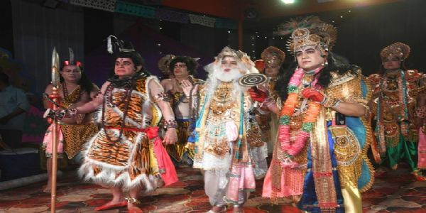 চিকিৎসা সেৱাৰ মাজতে মহাপুৰুষ শ্ৰীমন্ত শংকৰদেৱৰ অমৰ সৃষ্টি ভাওনাত অংশগ্ৰহণ তেজপুৰৰ জ্যেষ্ঠ -কনিষ্ঠ,পুৰুষ -মহিলা চিকিৎসকৰ