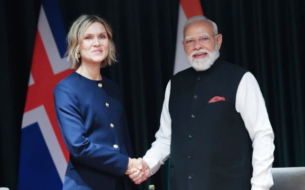 प्रधानमंत्री नरेन्द्र मोदी मंगलवार को  आइसलैंड की प्रधानमंत्री क्रिस्ट्रून फ्रॉस्टाडॉटिर से मुलाकात के दौरान
