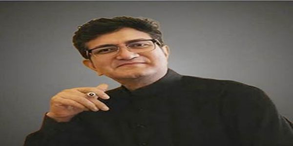 গীতিকাৰ প্ৰসুন যোশী প্ৰসাৰ ভাৰতীৰ অধ্যক্ষ নিযুক্ত