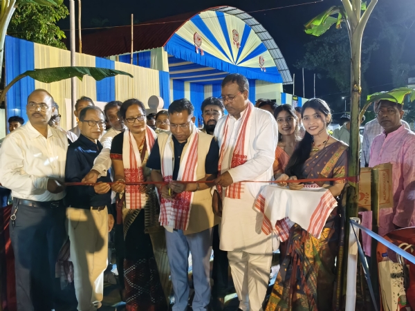 বিটিচিৰ কাৰ্যবাহী সদস্য কৰ্মেশ্বৰ ৰায়ে মূখ্য অতিথি হিচাপে উপস্থিত থাকি মুকলি কৰে বিহু প্ৰতিযোগিতাৰ মঞ্চ।