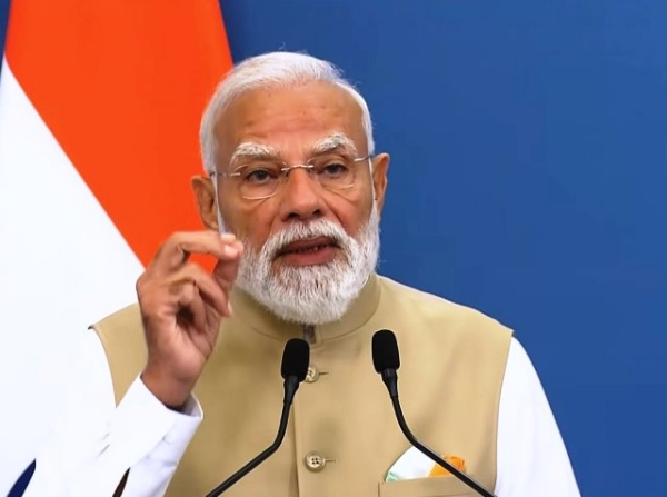 प्रधानमंत्री नरेन्द्र मोदी बुधवार को रोम में प्रेस वक्तव्य देते हुए