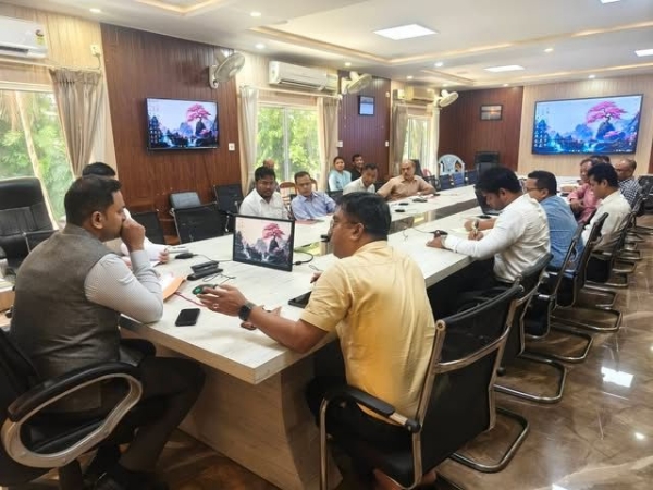 কোকৰাঝাৰ জিলা আয়ুক্ত ড° পি. উদয় প্ৰবীণৰ সভাপতিত্বত জিলাখনৰ বিভিন্ন বিভাগসমূহৰ ৰাজহ সংগ্ৰহৰ অগ্ৰগতি পৰ্যালোচনাৰ উদ্দেশ্যে মাহিলী ৰাজহ সংগ্ৰহ সভা অনুষ্ঠিত কৰা হয়।